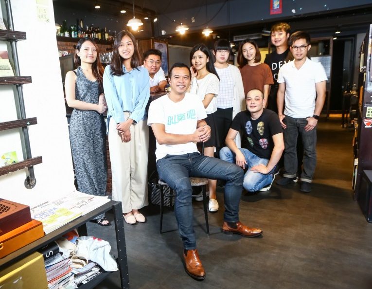 叫車吧10人團隊在 meromero 咖啡廳大合照