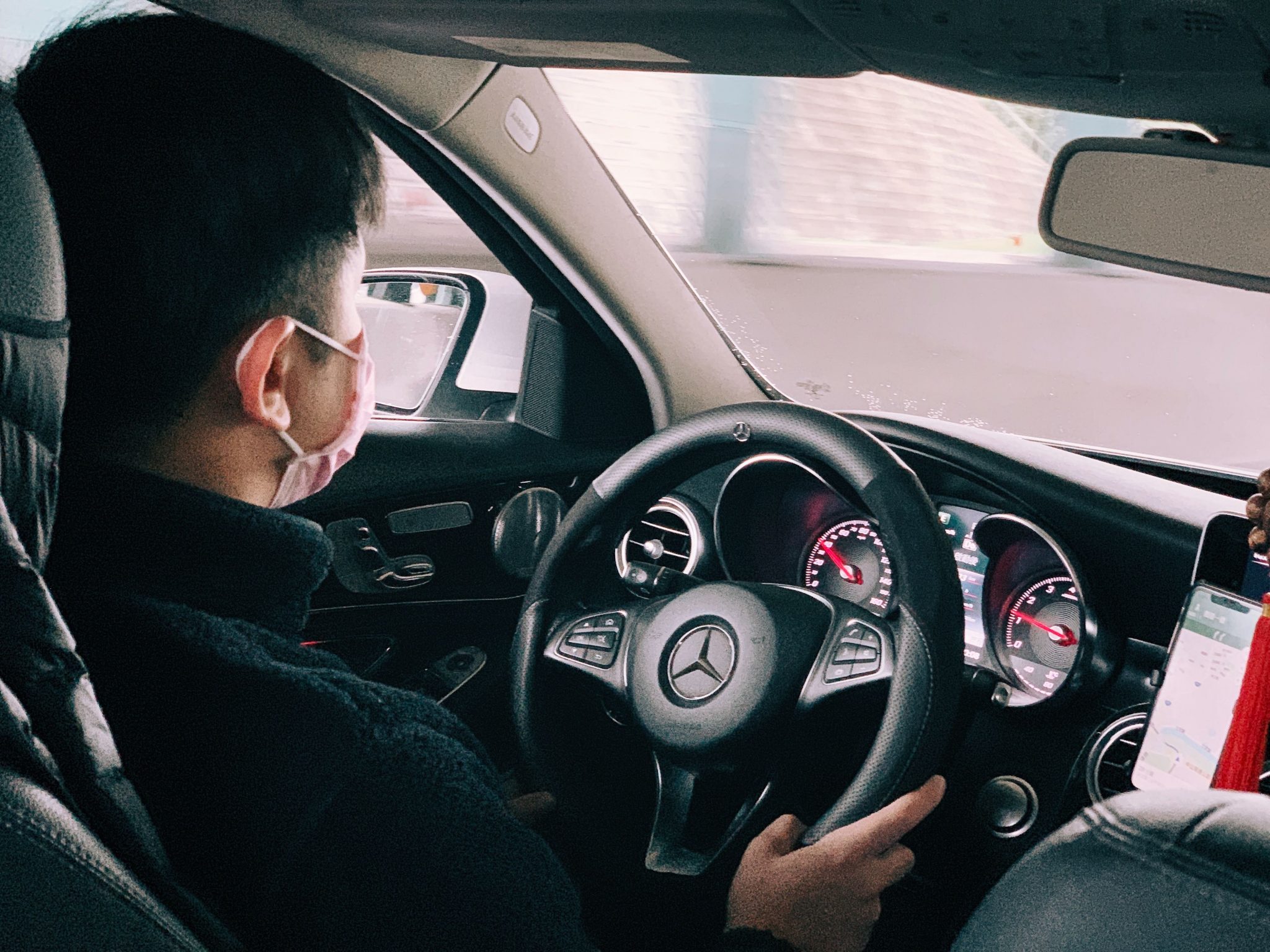 叫車吧的司機開車時都有配戴口罩